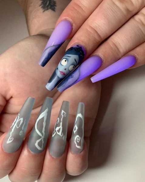 Nails 'glowing' in the dark