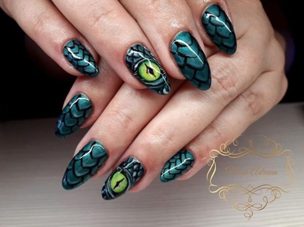 @kelemenicus details the gleaming eye of a dragon 