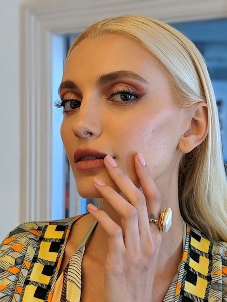 00100lPORTRAIT_00100_BURST20190913155332168_COVER