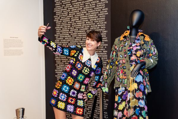 SAMANTHA SWEET SELFIE