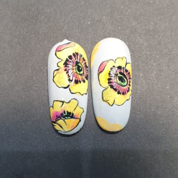 Step 3: With premixed Pink Bikini & top coat, add colour splashes to the flower petals & cure. Using Black Pool, outline all petals & draw in the centre part. Outline green in the centre of the flower. Around this centre, paint small dots. From these dots pull little ‘tails’ towards the centre of the flower & cure.