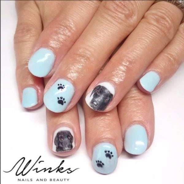 Christina from @winksnailart used pastel blue for the base of this black Labrador set