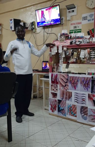 John Mwangi in salon 2