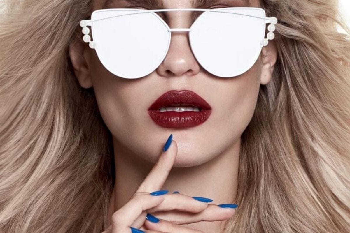 Nina SHOOT OUT WEB 1200