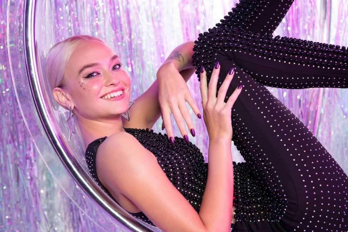 OPI Shine Bright model lead