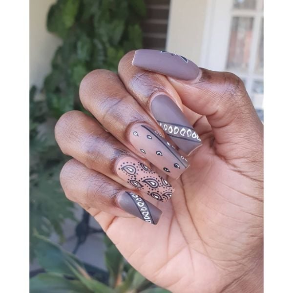 Instagram @fortheloveofnailsbb