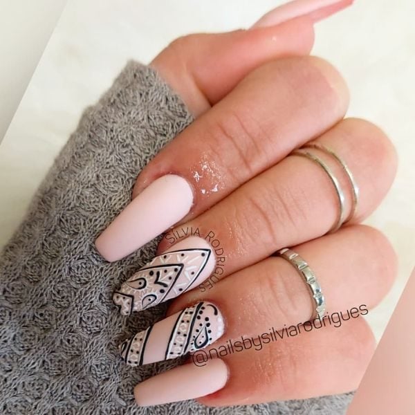 Instagram @nailsbysilviarodrigues