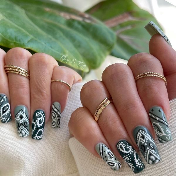 Instagram @tipsandtoesoc