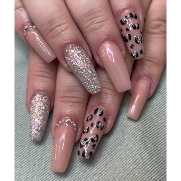 linore white upload1 53978a17 ac64 44e9 9457 3c92b6af2f93