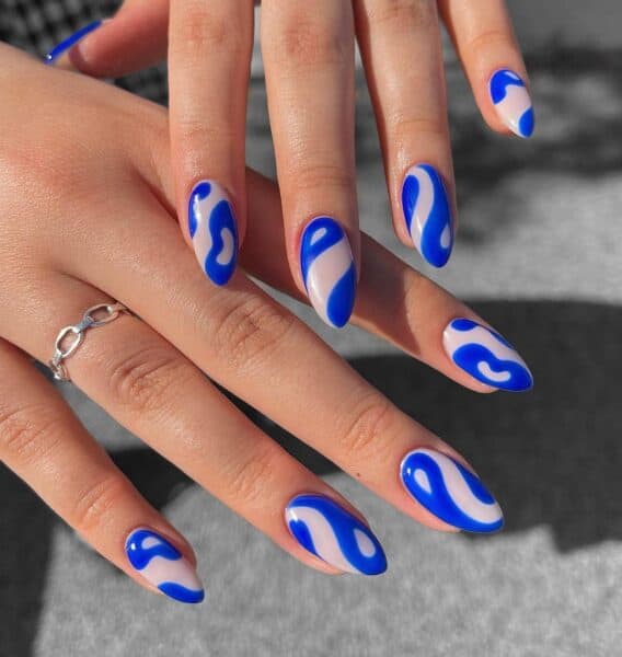 Image courtesy of Instagram.com/peachinails