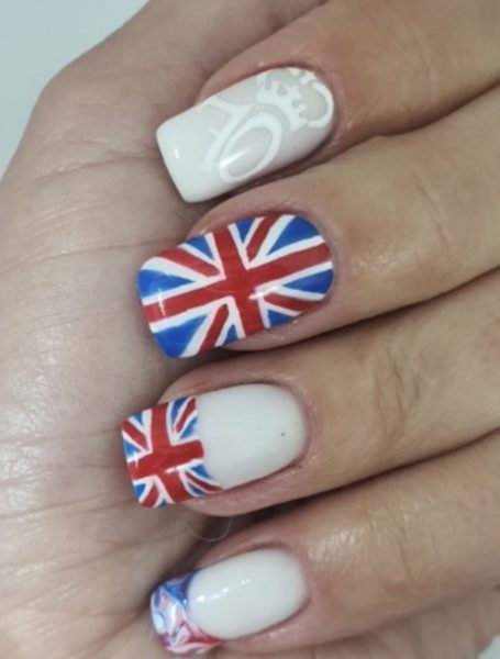 @karenlouisenails using GELLUX