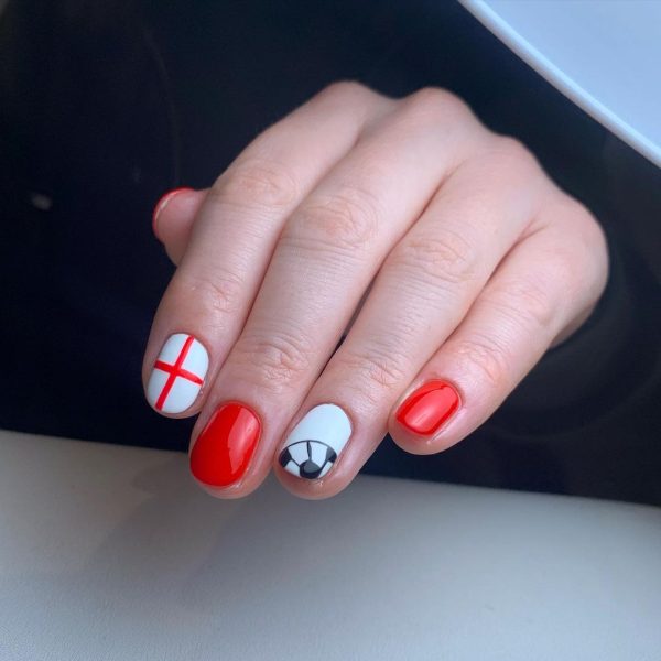 This nail look by @daylemcleodbeauty features the England flag and a painted football