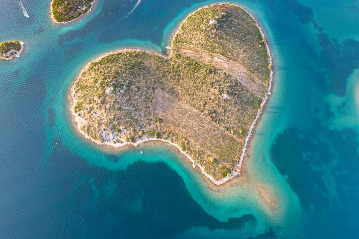 CHLOE Web newsfeature template 1200x800px (48)