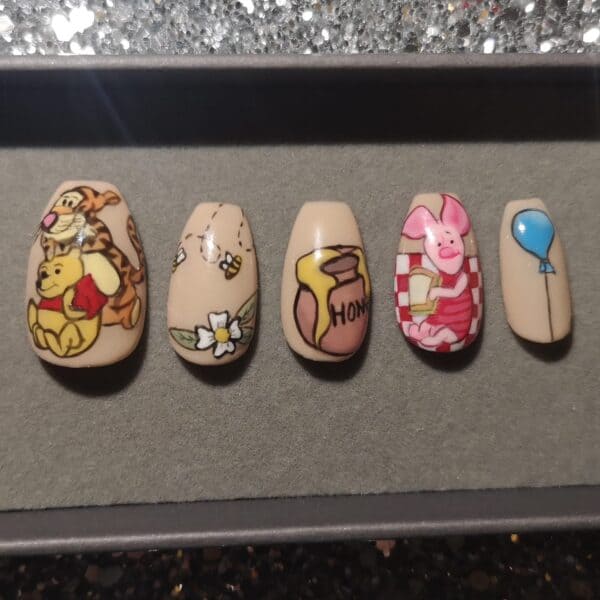 Creative Nails by Loz