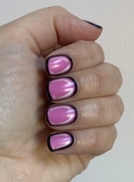 Flawless Mossley - "Matte and comic nails"