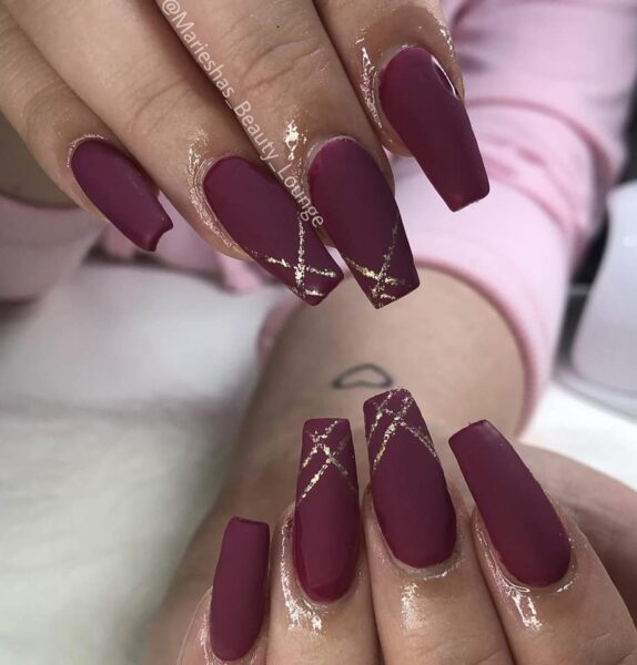 Mariesha's Beauty Lounge & Training - "Matte nails"