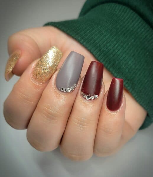 Samantha Victoria Lund - "I'm calling bold and classy nails"