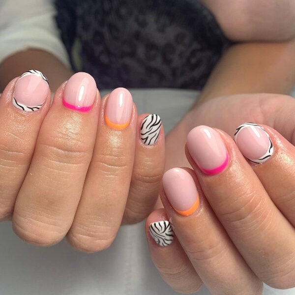 @islasnailsandbeauty