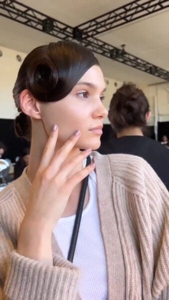 Pretty in pink nails for Badgley Mischka, by team Deborah Lippman. A light taupe shimmer polish was layered over a sheer pink shimmer hue. Image: @deborahlippman