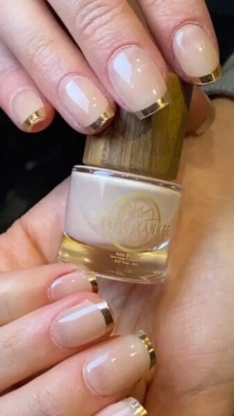 Cucculelli Shaheen's nail lead, Pattie Yankee, created gold chrome French manicures, using products from her eponymous brand. Image: @pattieyankee
