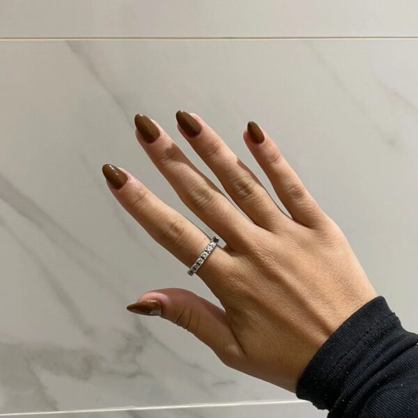 A block coffee colour can make a bold impact, as demonstrated by Melissa Lima of @nails_by_melissa.l.