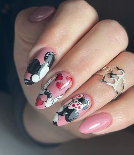 Image courtesy of Instagram.com/daca_makeupnails