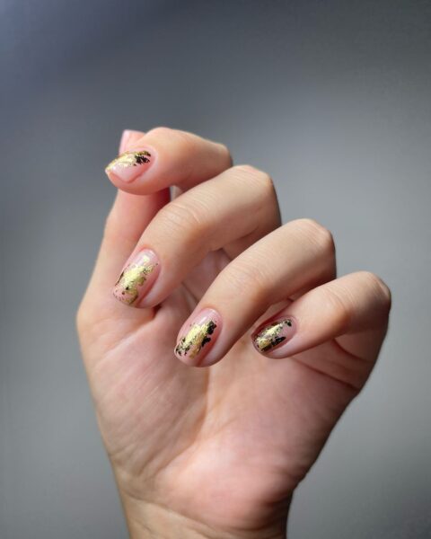 Gold foil styling by @totallypolishedbyffion.