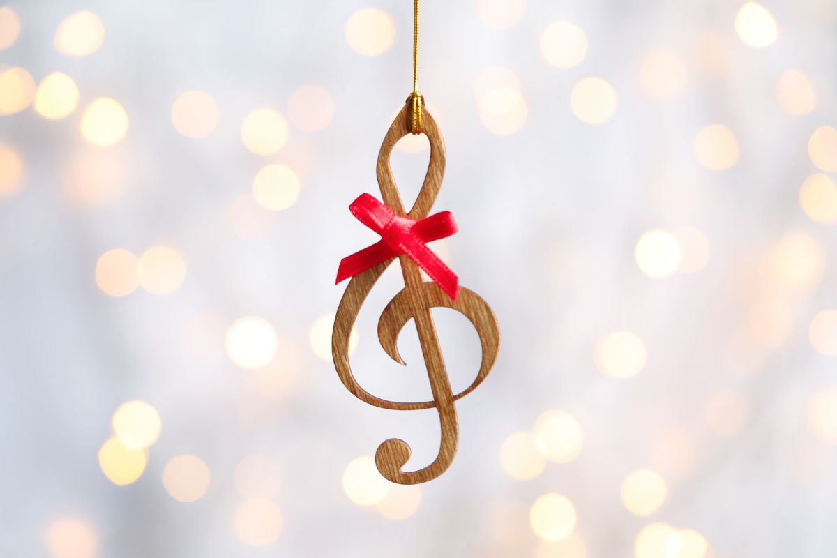 Christmas music treble clef