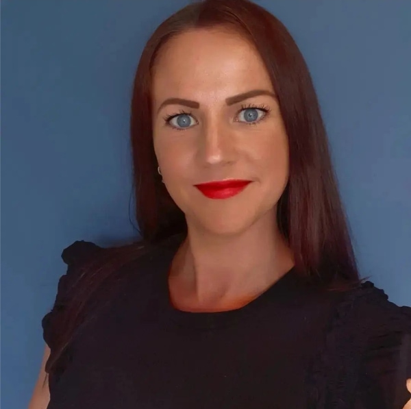 Leanne Briggs Headshot