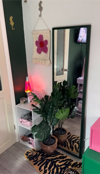 Eleven Kings Salon 3