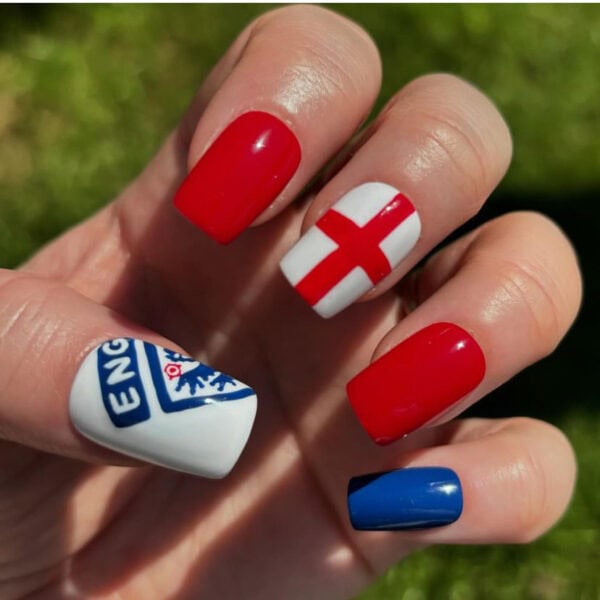 Handpaintednailsbysosa