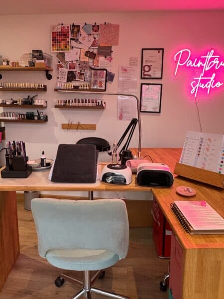 Paintbrush nails interior