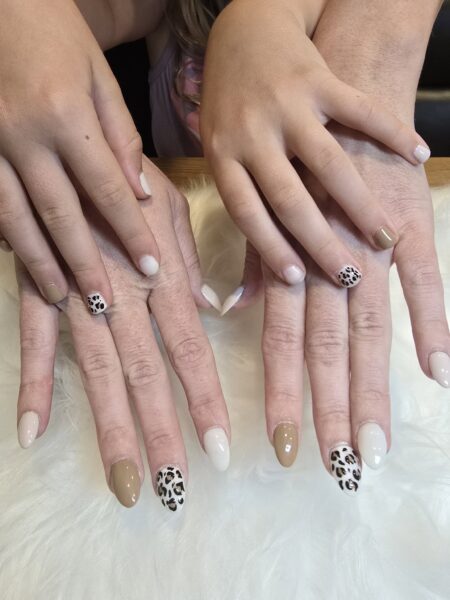 Samantha jade – 'mummy daughter nails'