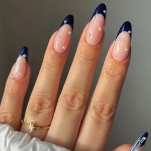 @staceymachin navy nails