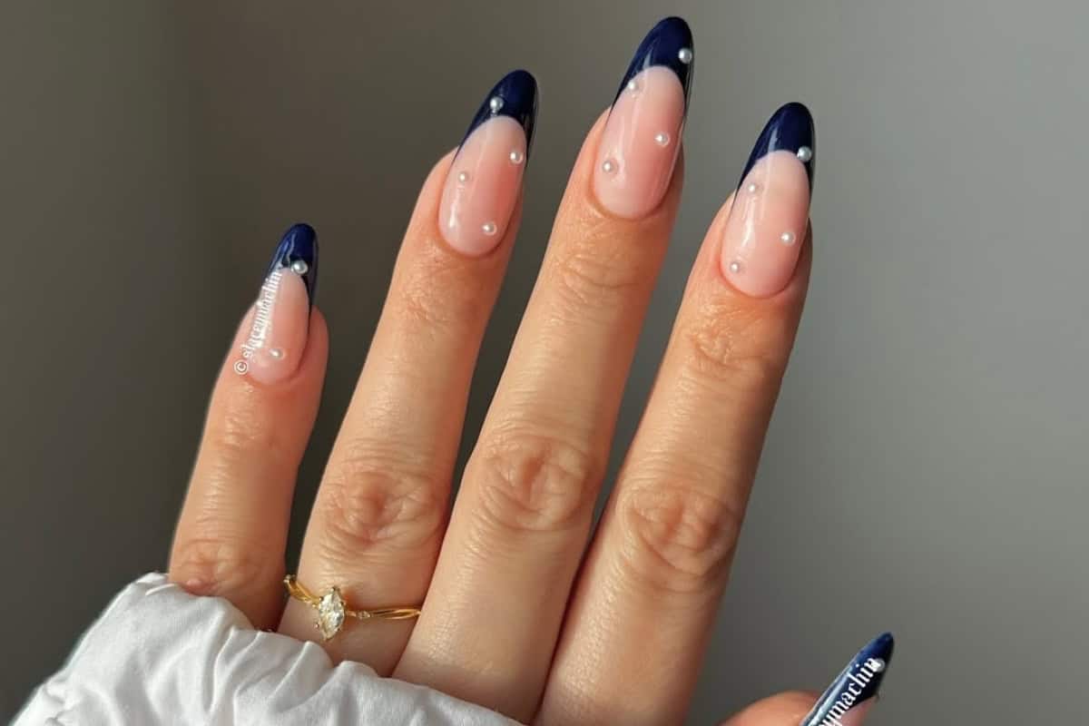 @staceymachin navy nails