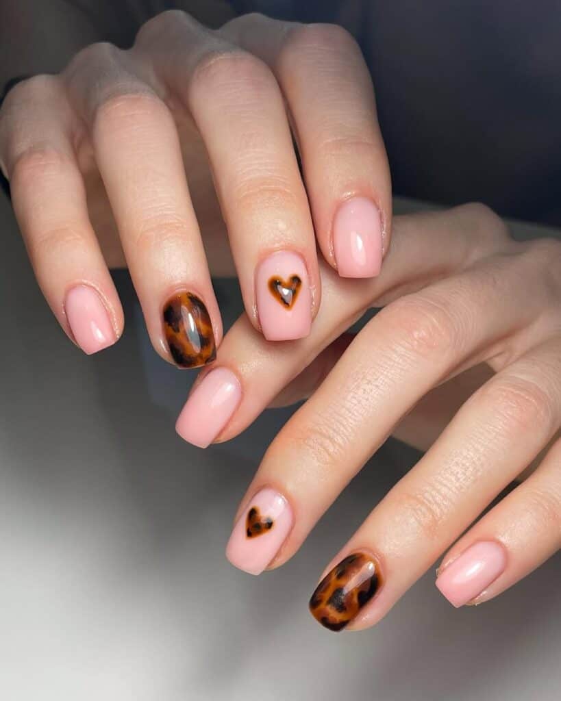Image courtesy of instagram.com:nails by stacey griffiths
