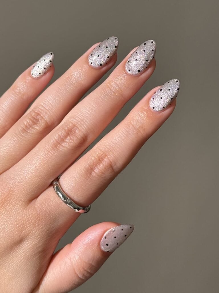 Image courtesy of instagram.com:avrnailswatches