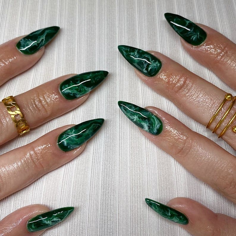Image courtesy of instagram.com:myshell.nails