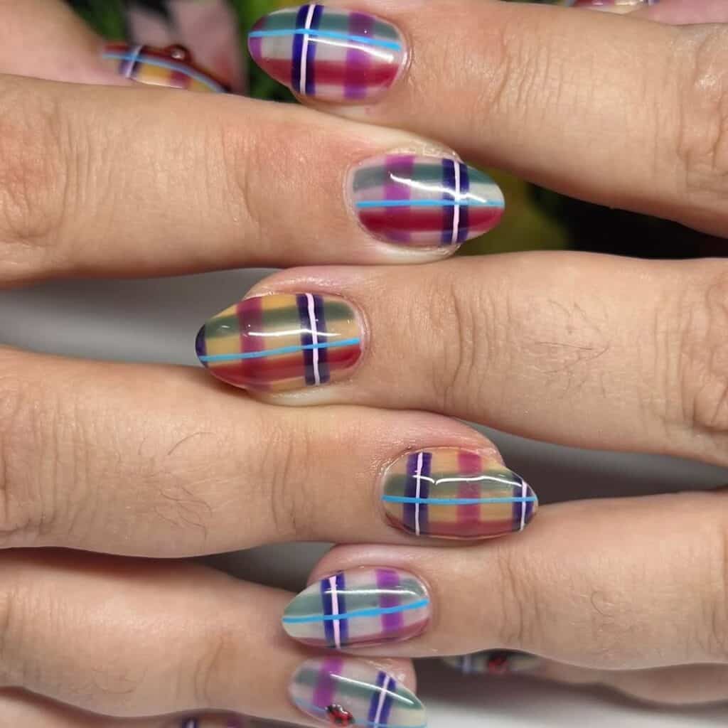 Image courtesy of instagram.com:vanityprojects (nails by instagram.com:marina1854