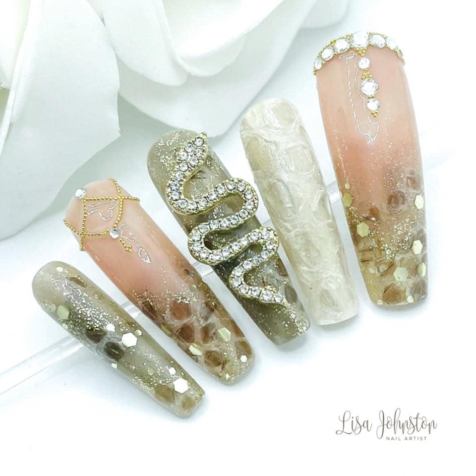 Image courtesy of lisa johnston nail artist