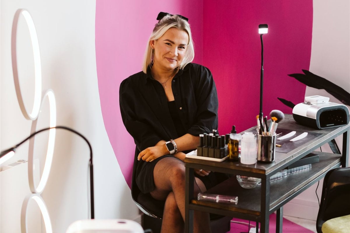 Lucy Walton 24 hour nail a thon charity