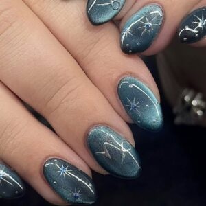 Image courtesy of Instagram.com/carlaemilynails