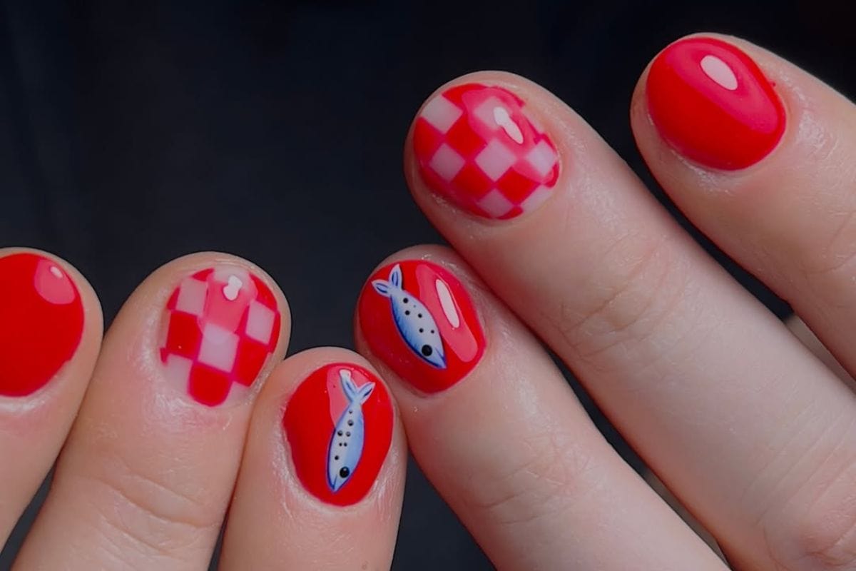 Short nails 2026 lead image courtesy of @ellesgelsandbeauty